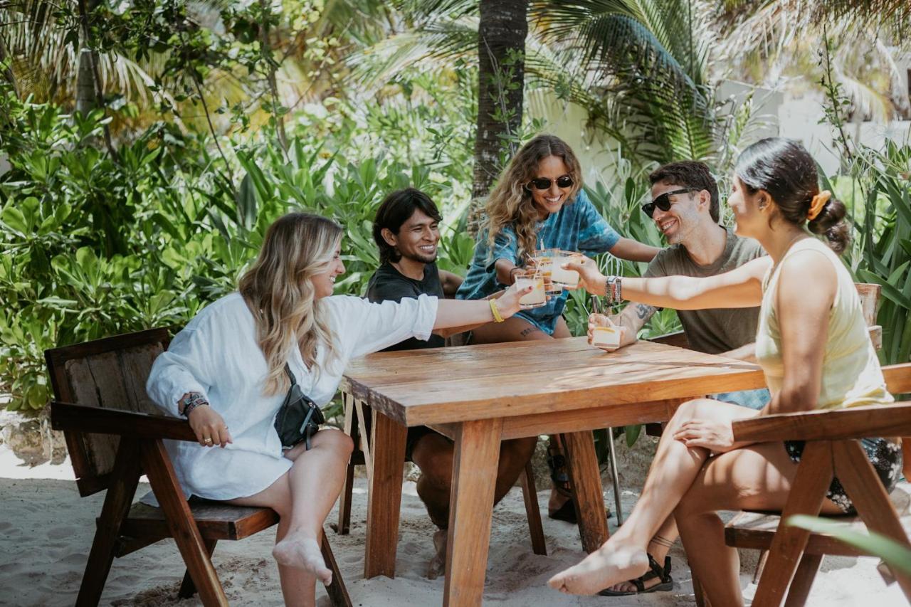 Hotel Cabanas Los Lirios Tulum Esterno foto