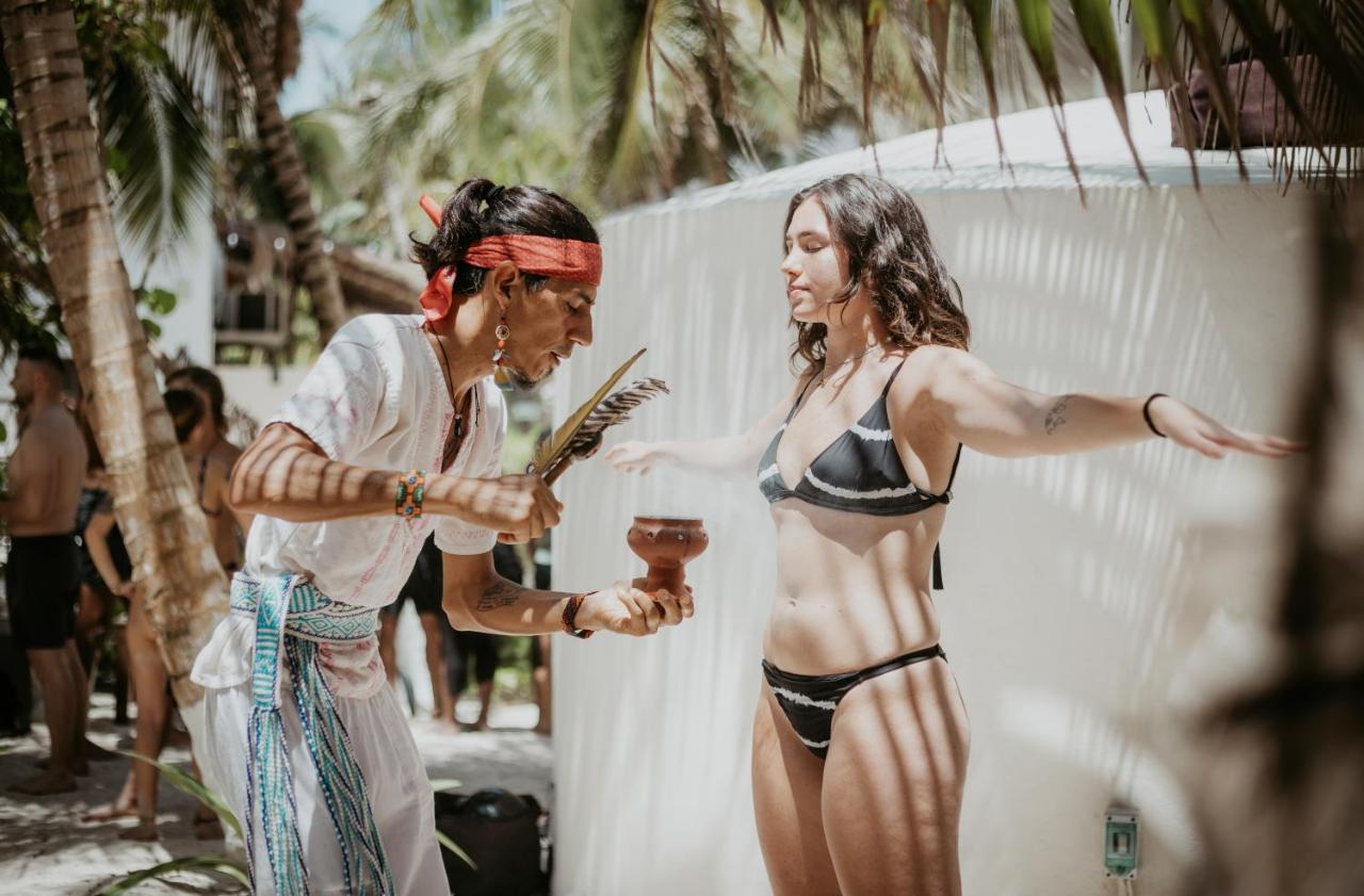 Hotel Cabanas Los Lirios Tulum Esterno foto