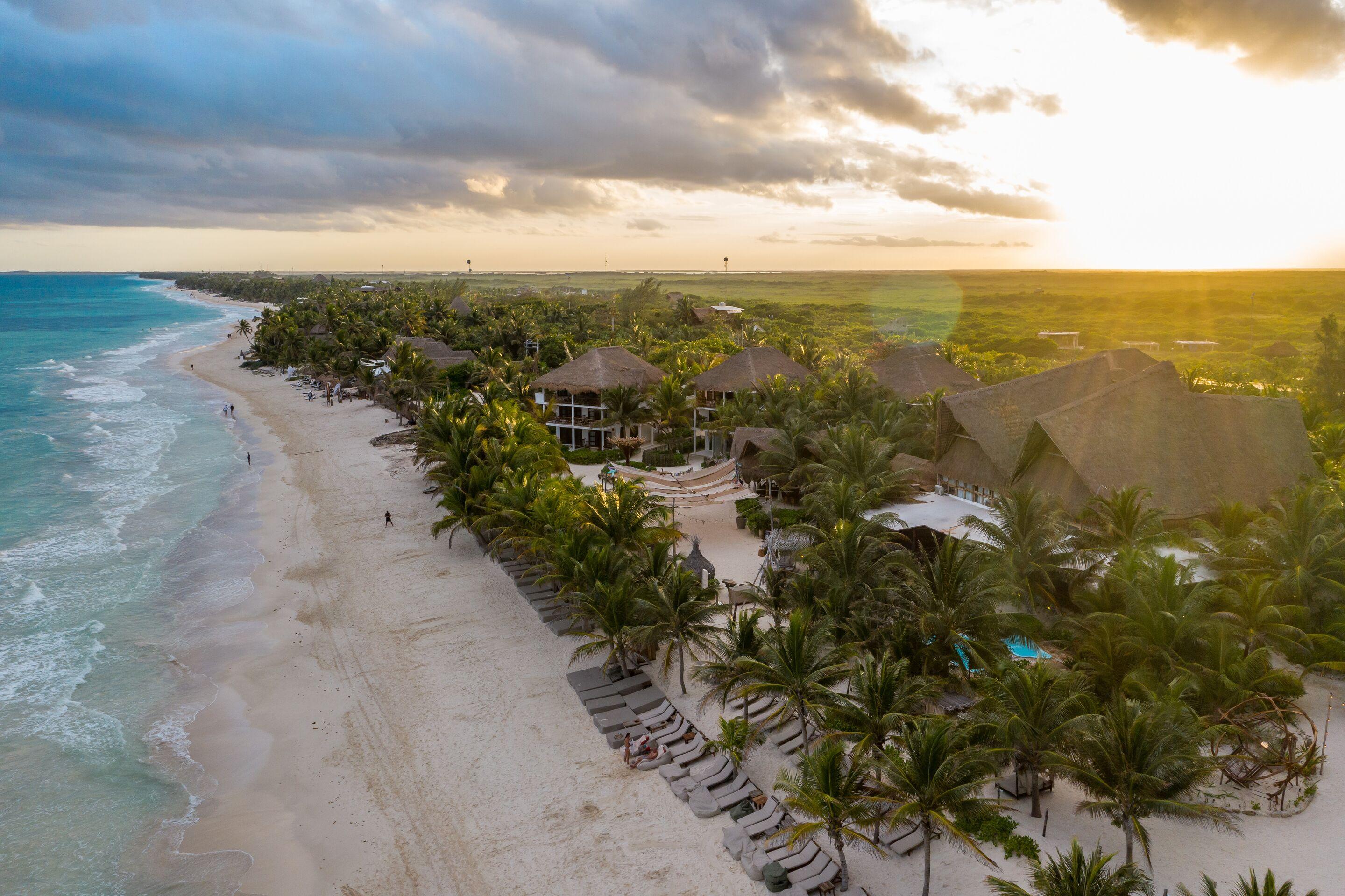 Hotel Cabanas Los Lirios Tulum Esterno foto