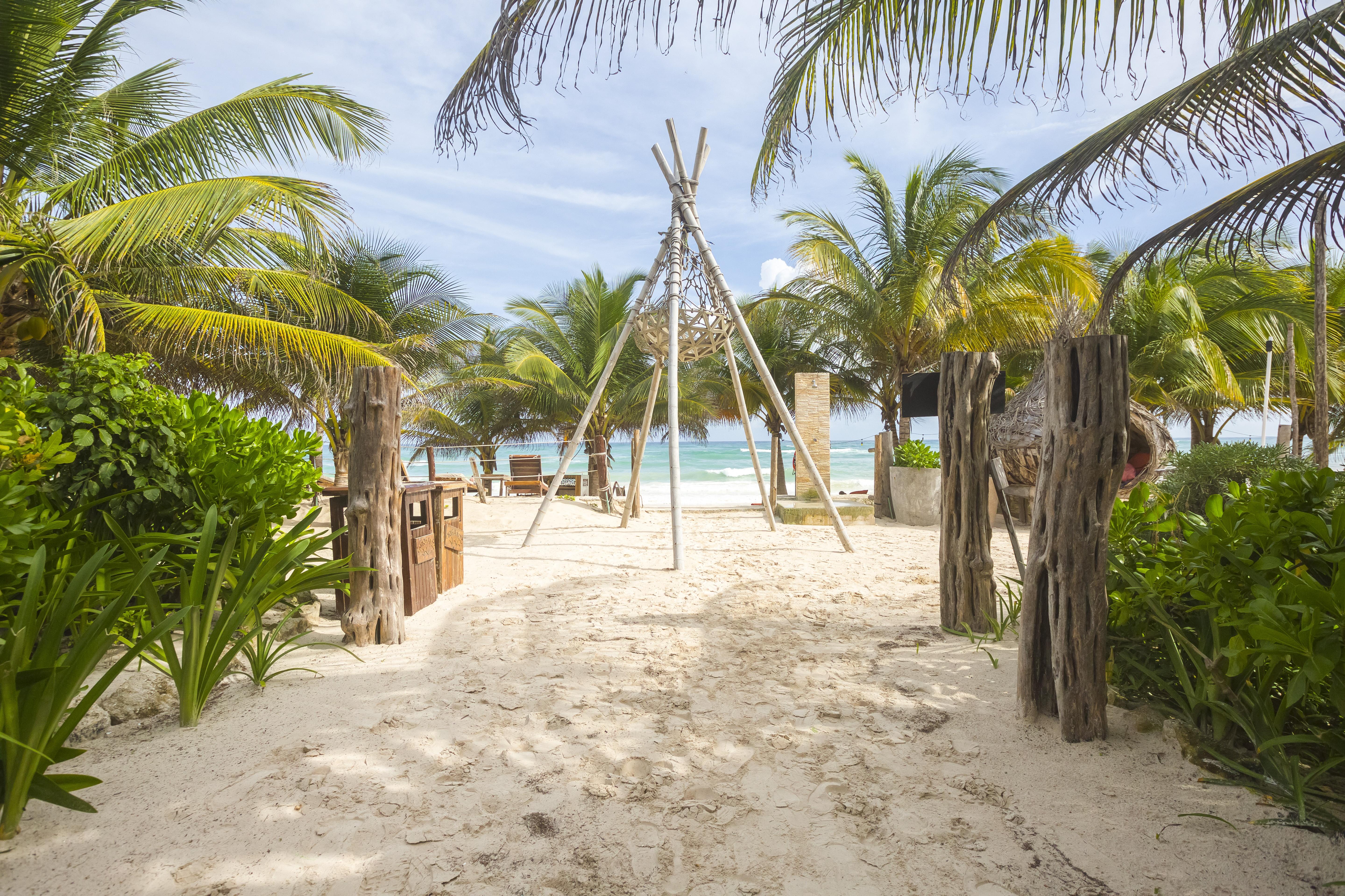 Hotel Cabanas Los Lirios Tulum Esterno foto