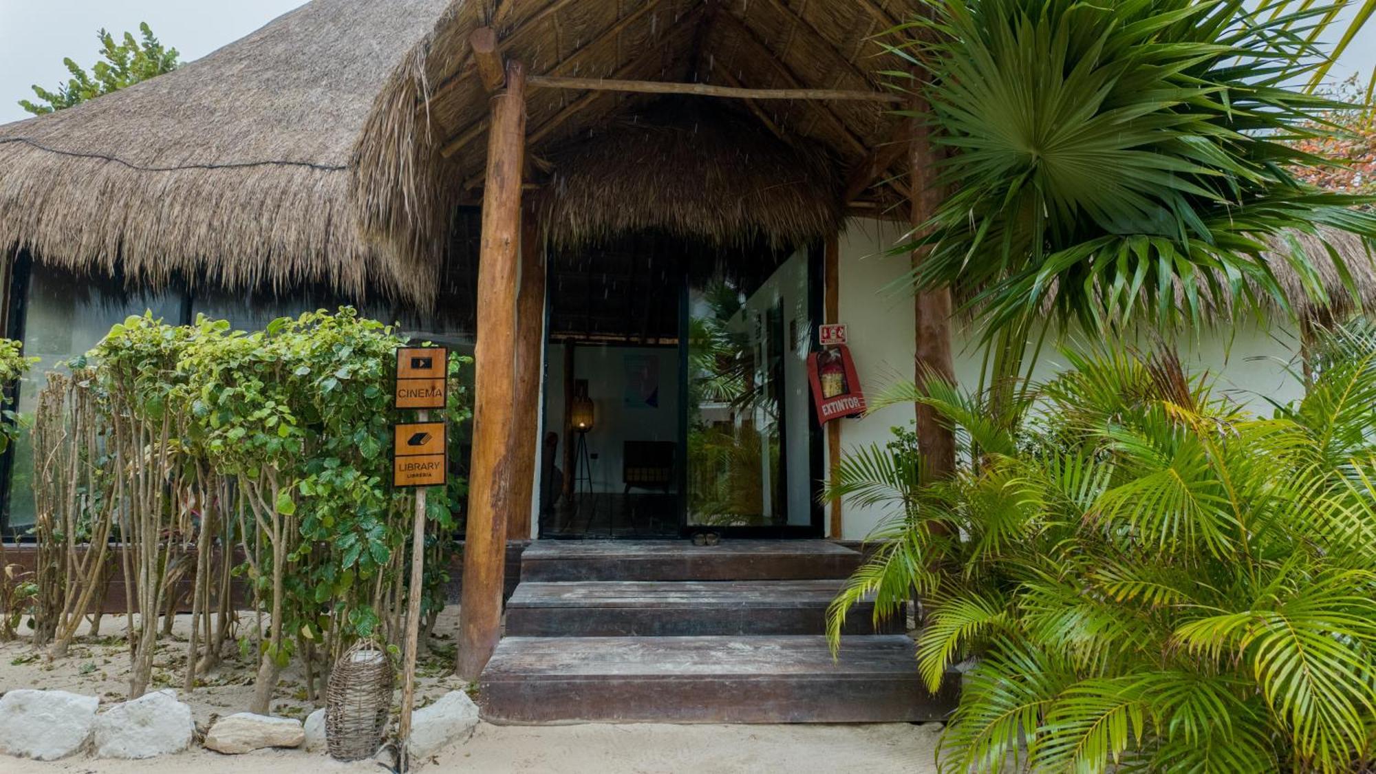 Hotel Cabanas Los Lirios Tulum Esterno foto