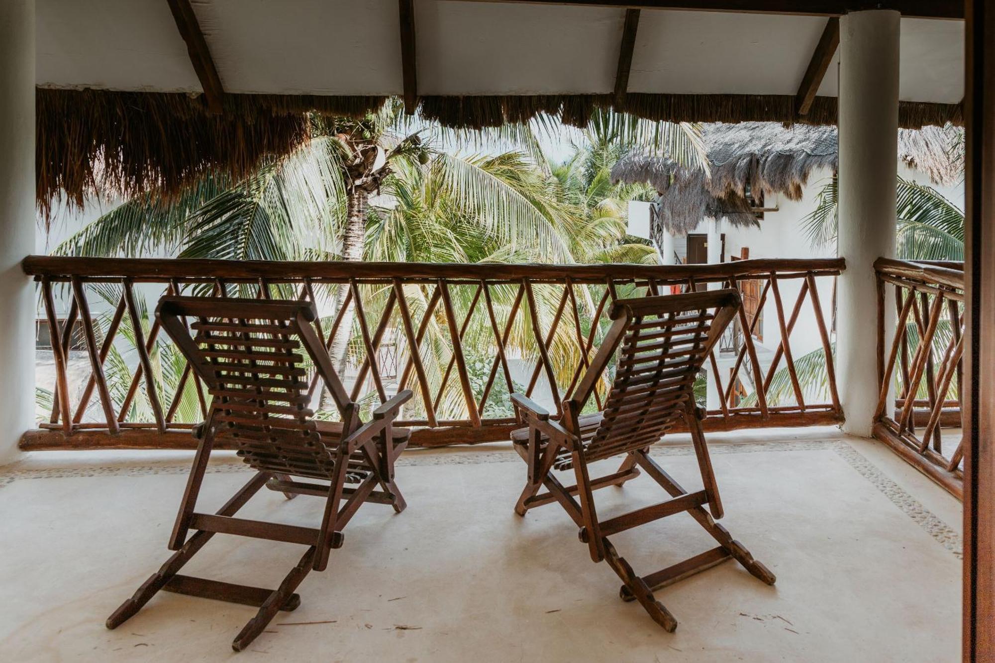 Hotel Cabanas Los Lirios Tulum Esterno foto